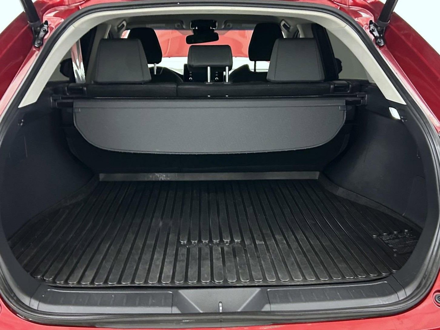 Used 2022 Toyota Venza LE image 21