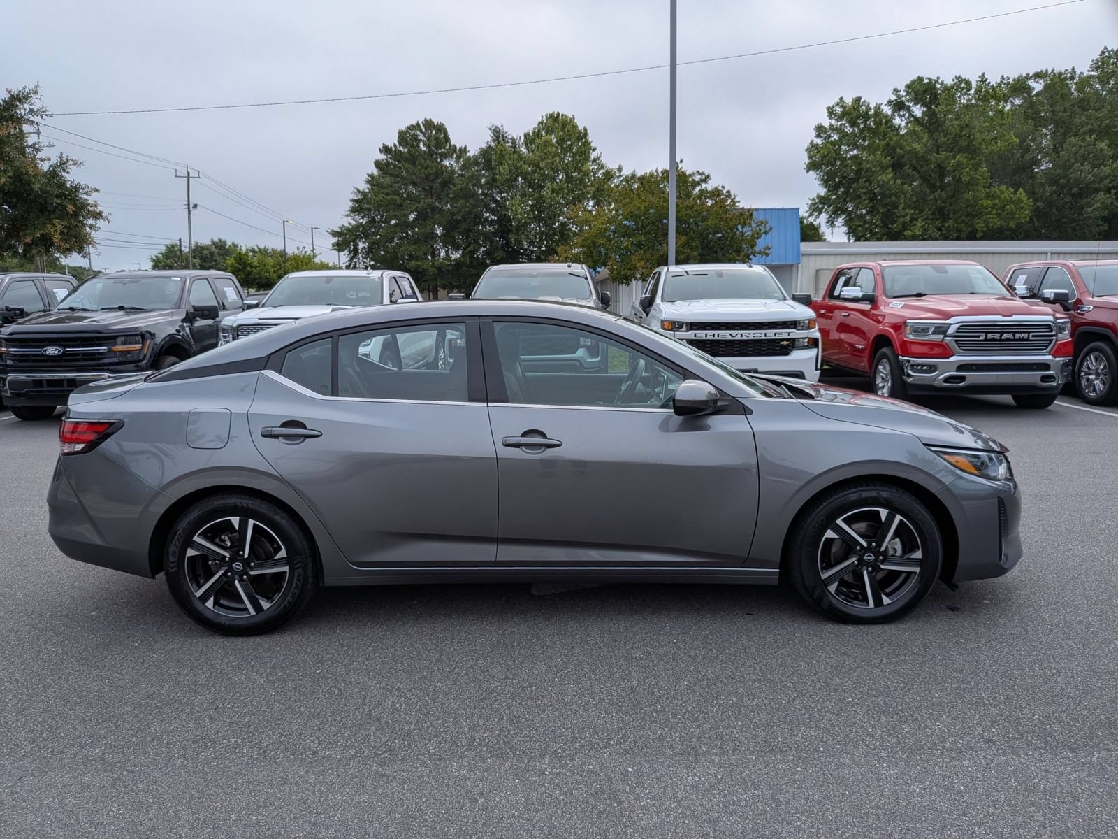 Used 2024 Nissan Sentra SV FWD image 2