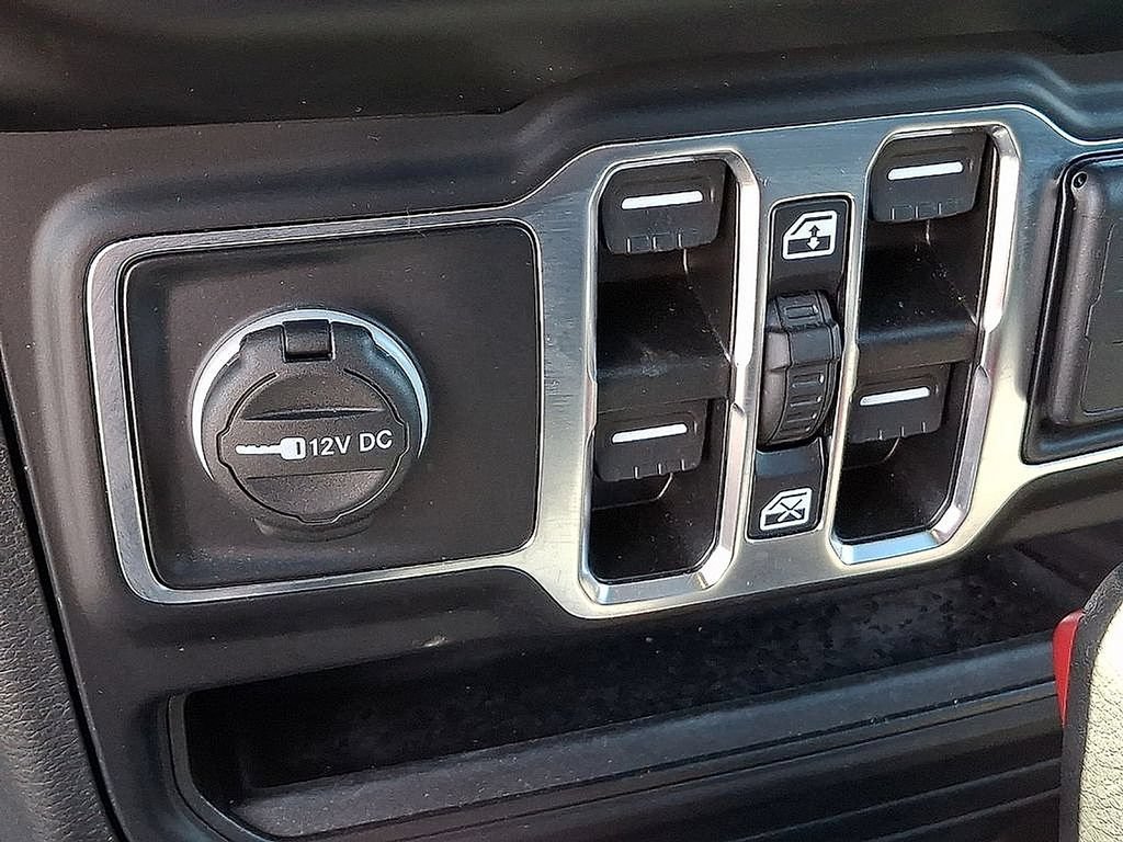 Used 2022 Jeep Wrangler Unlimited Sahara w/ Cold Weather Group AWD/4WD image 27