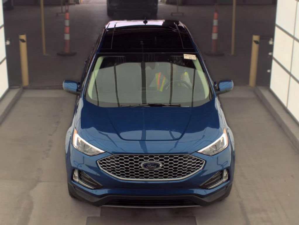 Used 2023 Ford Edge SEL w/ Convenience Package AWD/4WD image 2