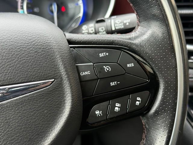 Used 2020 Chrysler Pacifica Limited FWD image 46