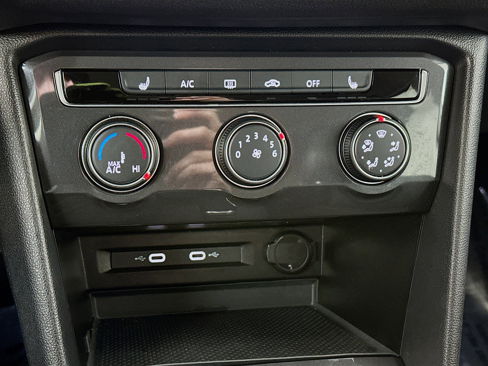 Used 2024 Volkswagen Tiguan Wolfsburg Edition image 15