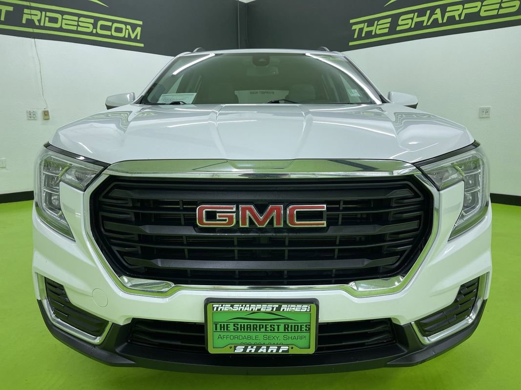 Used 2023 GMC Terrain SLE w/ Driver Convenience Package image 3