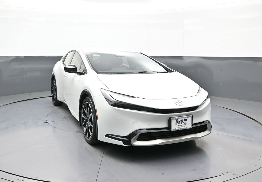 Used 2024 Toyota Prius Prime image 3