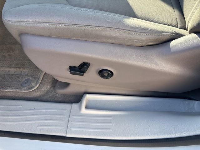 Used 2017 Chrysler Pacifica Touring w/ Tire & Wheel Group FWD image 12