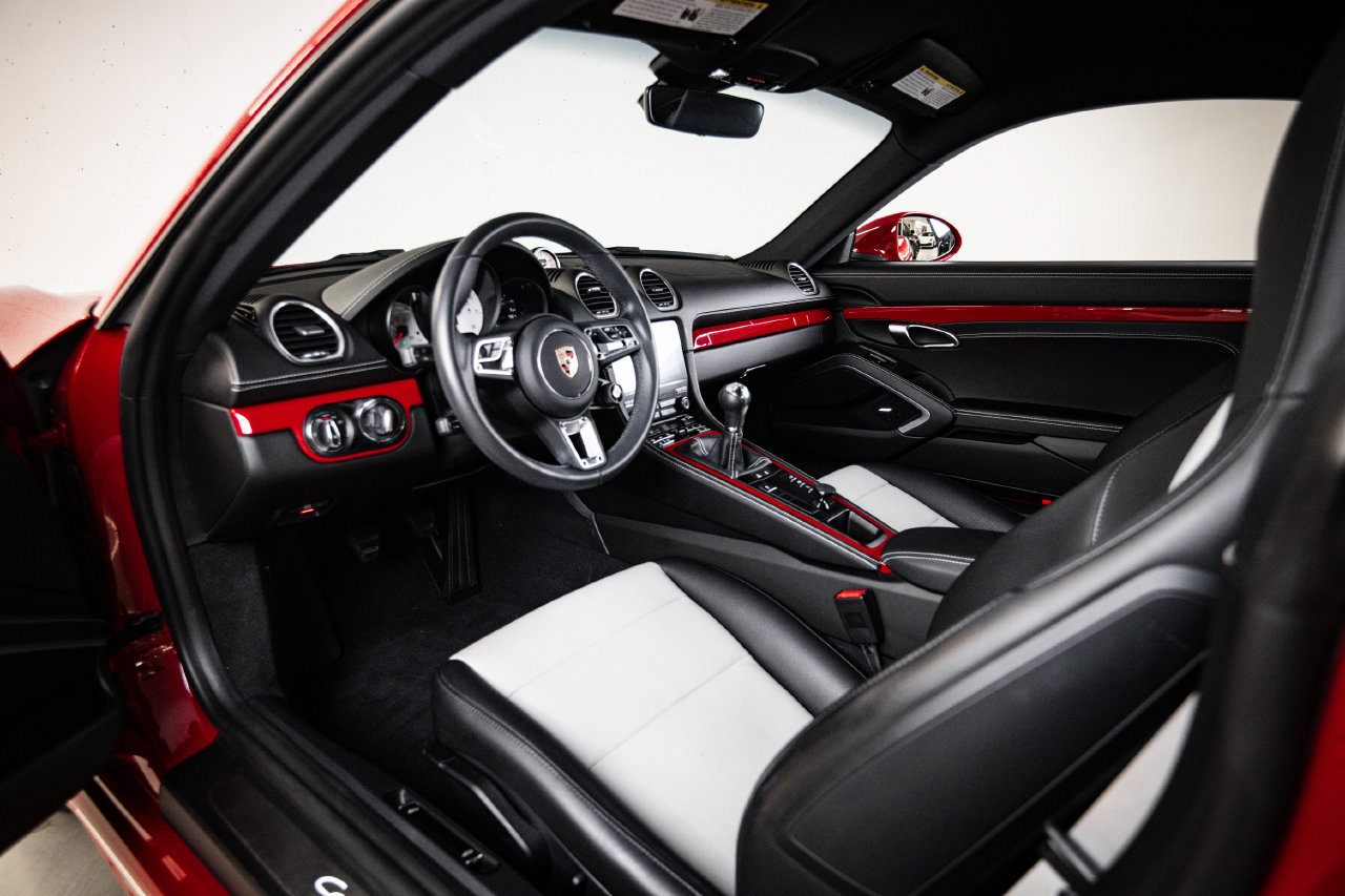 Certified 2024 Porsche 718 Cayman RWD image 4