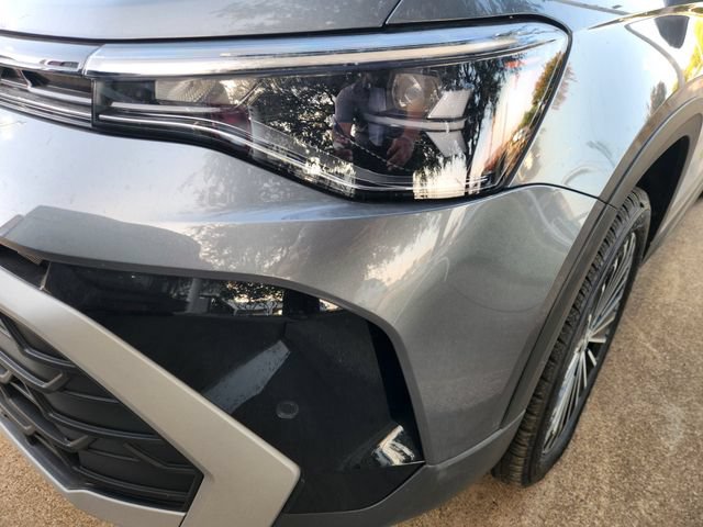Used 2025 Volkswagen Taos SE FWD image 7