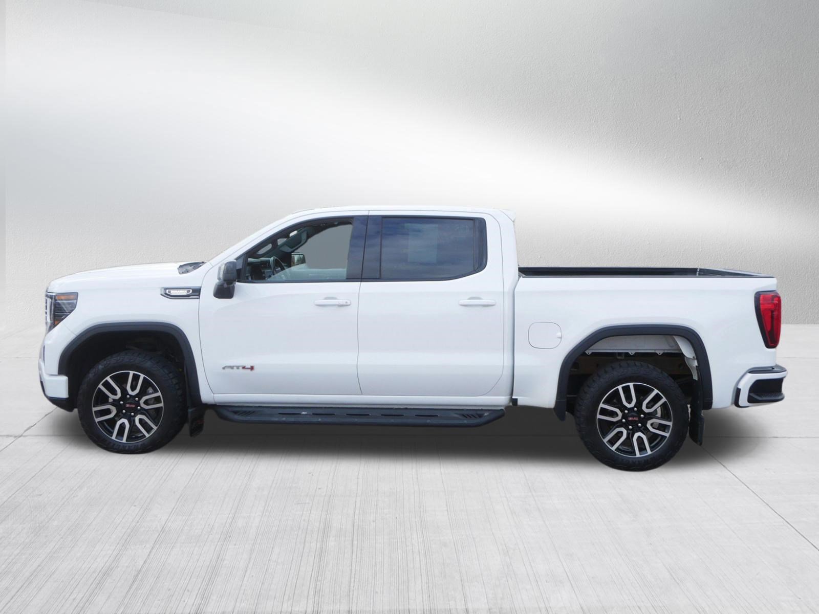 Used 2022 GMC Sierra 1500 AT4 w/ AT4 Premium Package image 4