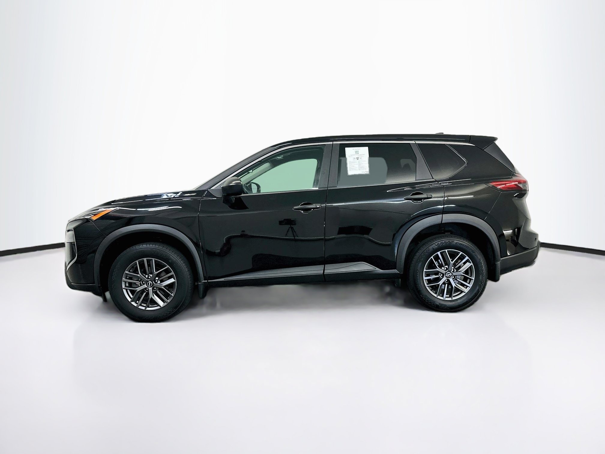 Used 2024 Nissan Rogue S AWD/4WD image 4