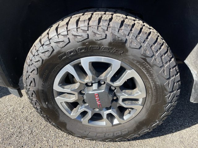 Used 2024 GMC Sierra 2500 SLE w/ SLE Convenience Package AWD/4WD image 2