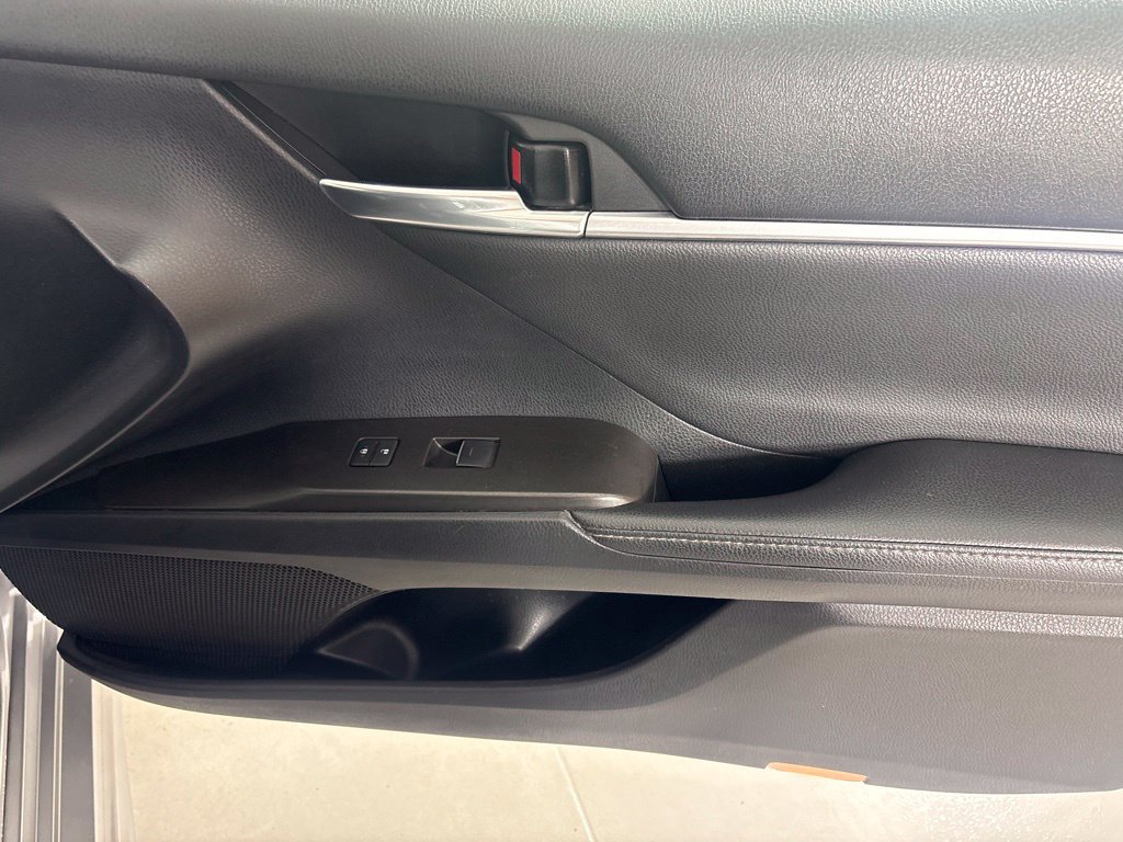 Used 2023 Toyota Camry XSE FWD image 15