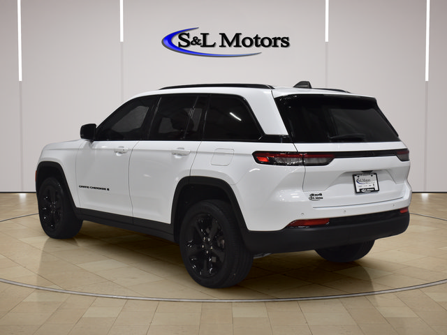 Used 2024 Jeep Grand Cherokee Altitude AWD/4WD image 6