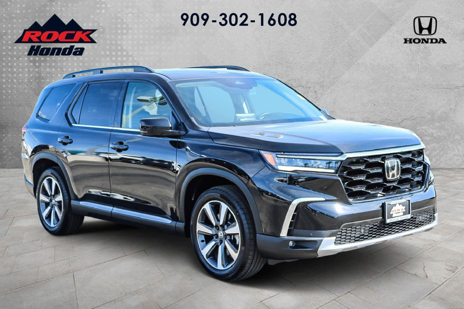 Certified 2025 Honda Pilot Touring image 3