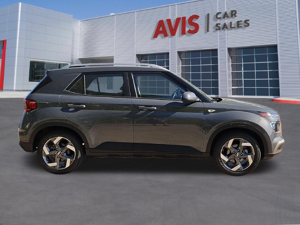 Used 2025 Hyundai Venue SEL FWD image 5