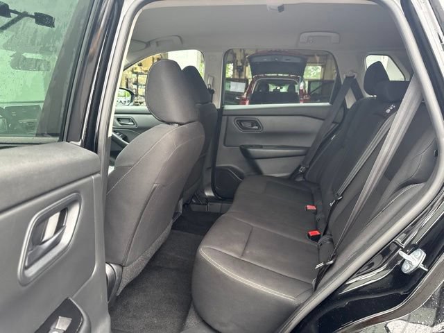 Used 2024 Nissan Rogue S AWD/4WD image 18