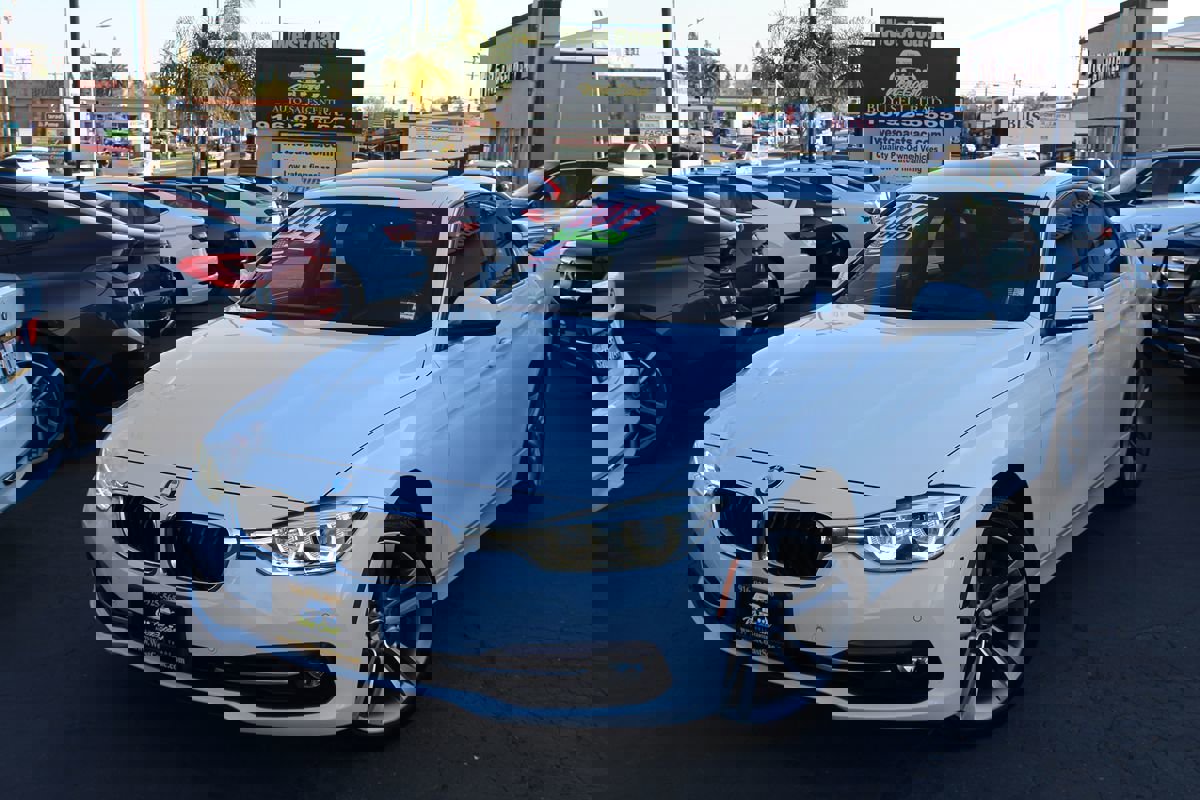 Used 2017 BMW 330i Sedan RWD image 37