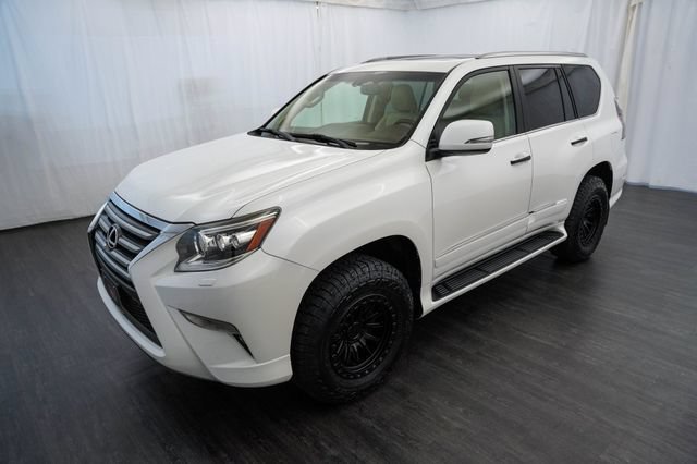 Used 2017 Lexus GX 460 Luxury w/ Preferred Accessory Package AWD/4WD image 3