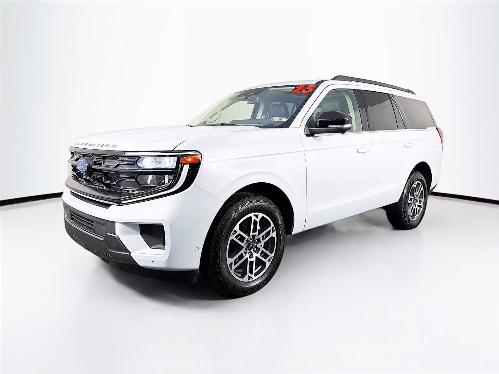 Used 2025 Ford Expedition Active AWD/4WD image 7