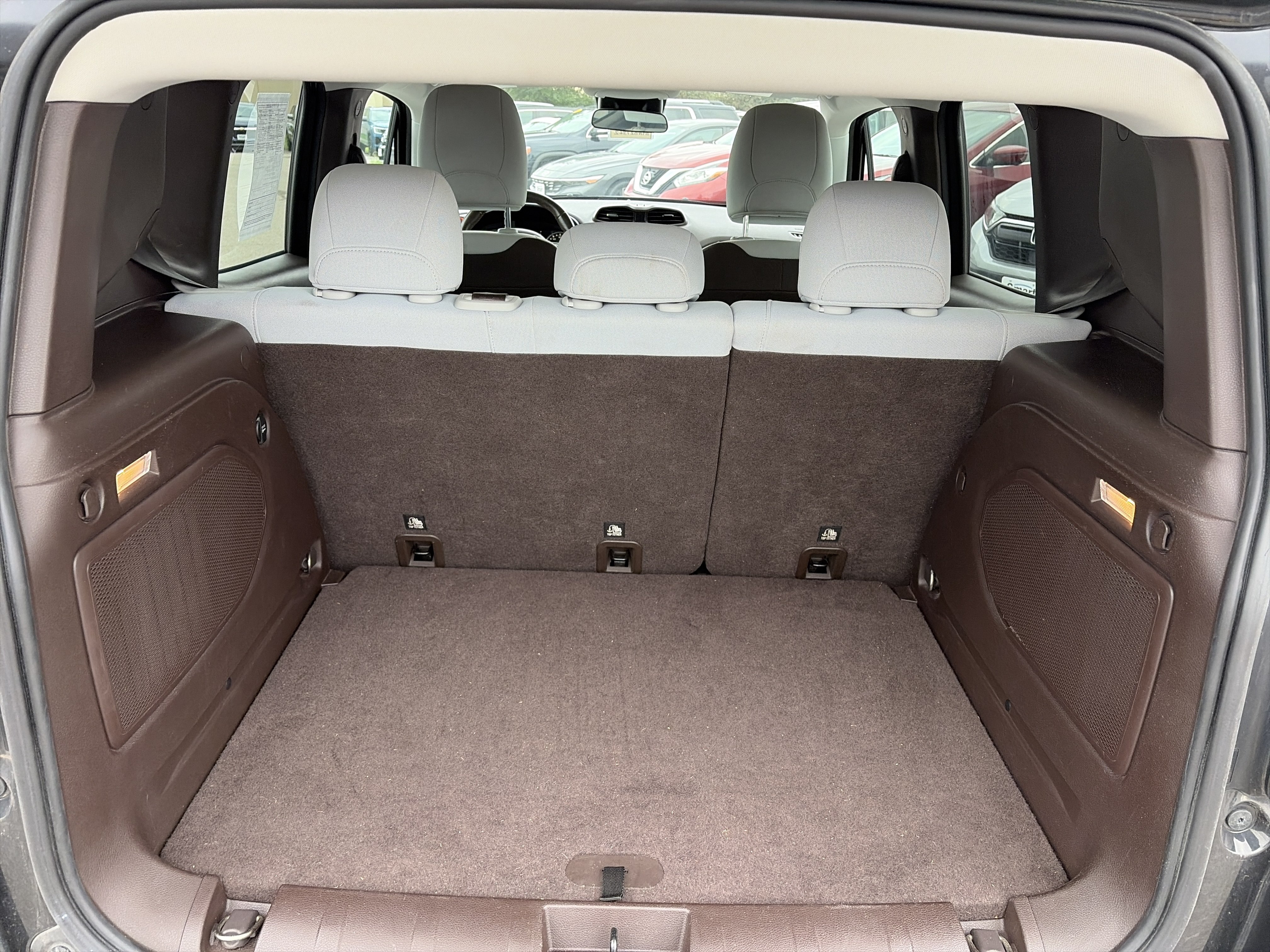 Used 2015 Jeep Renegade Latitude AWD/4WD image 12