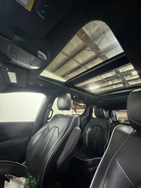 Certified 2024 Chrysler Pacifica Premium FWD image 15