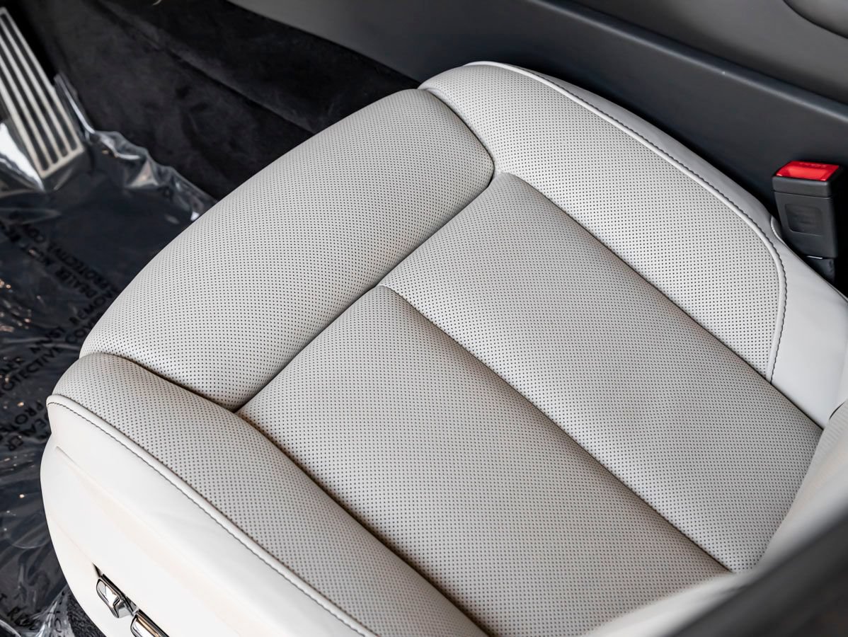 Certified 2019 Rolls-Royce Cullinan AWD/4WD image 30