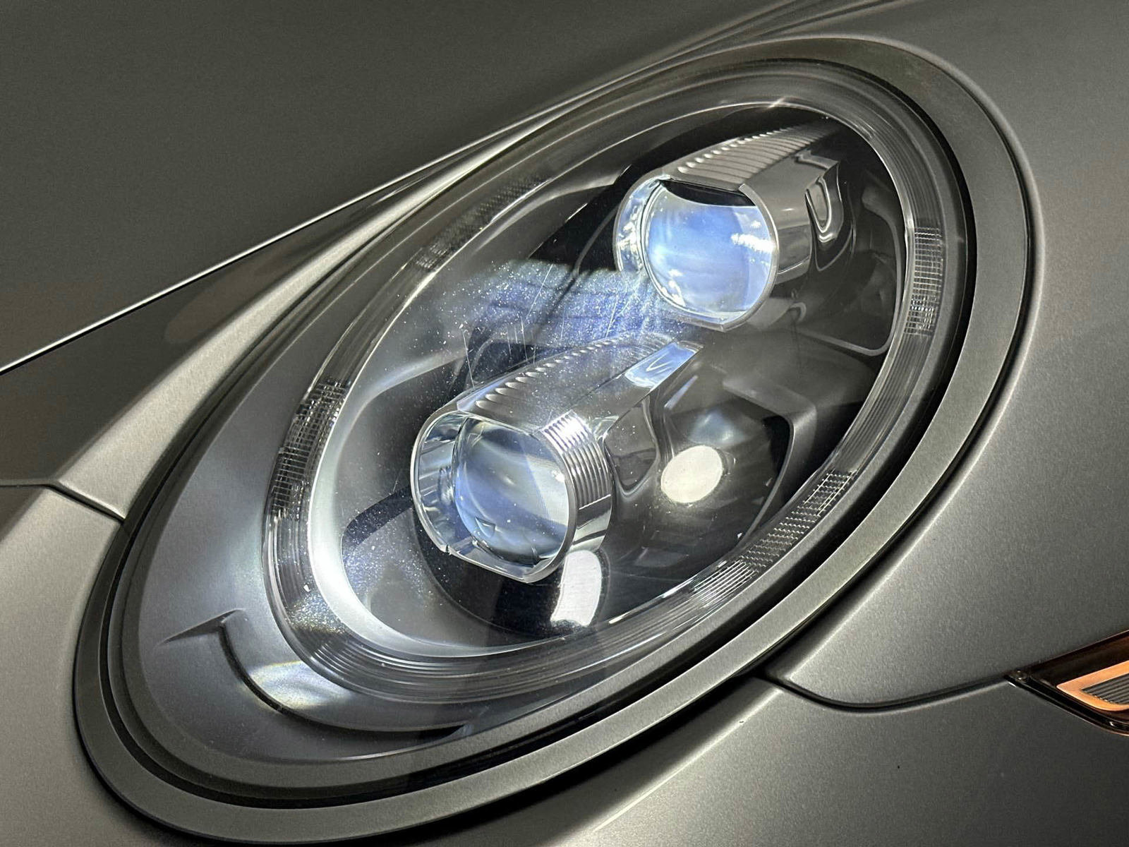 Used 2018 Porsche 911 Turbo w/ Light Design Package image 29