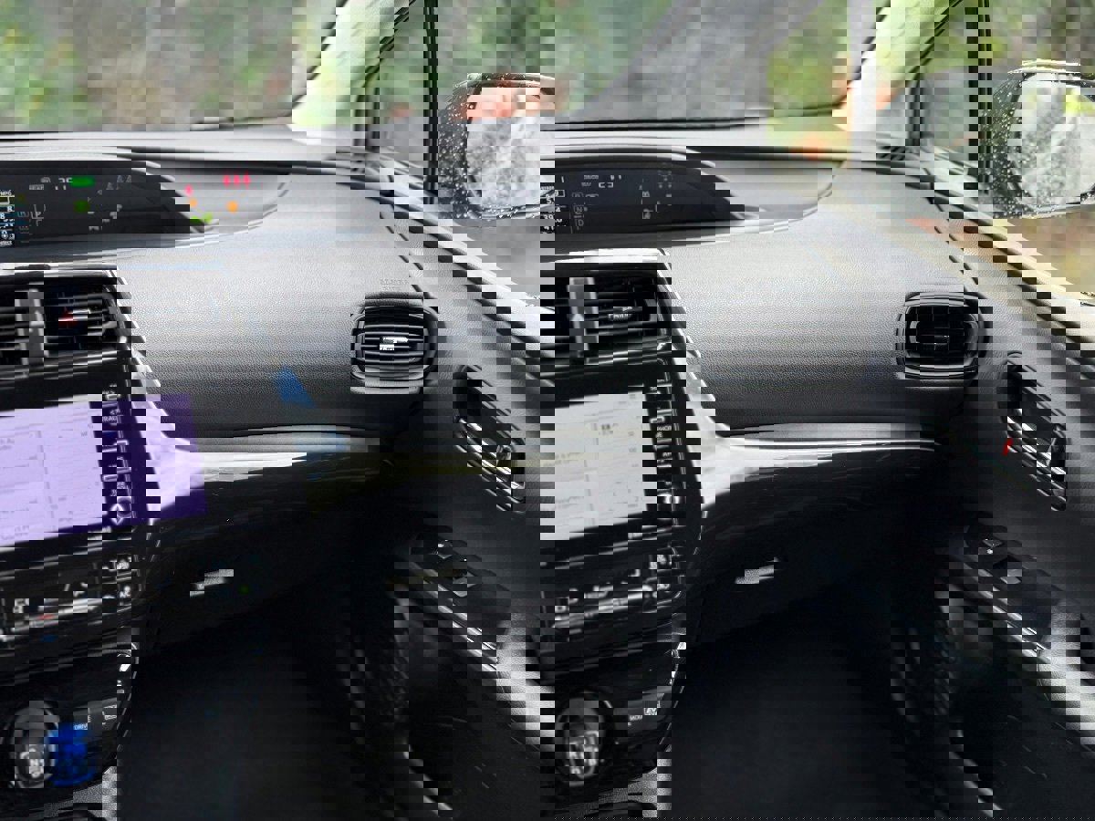 Used 2021 Toyota Prius LE w/ Carpet Mat Package (TMS) FWD image 16