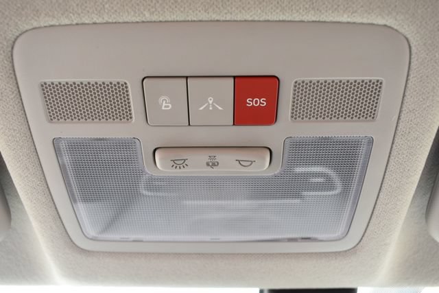 Used 2025 Hyundai Venue Limited FWD image 25