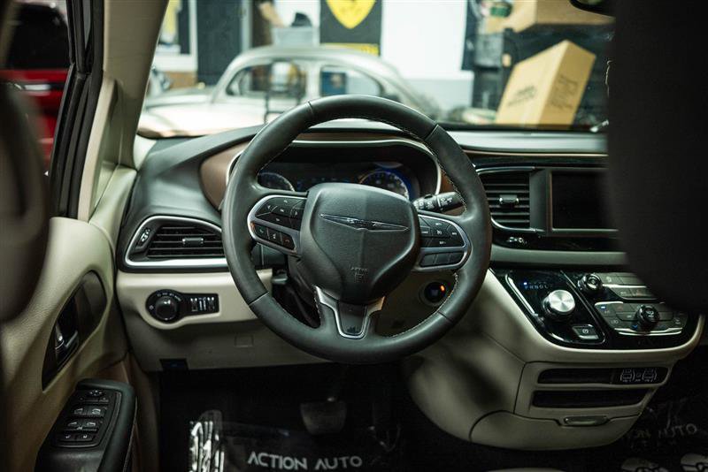 Used 2024 Chrysler Voyager LX image 16