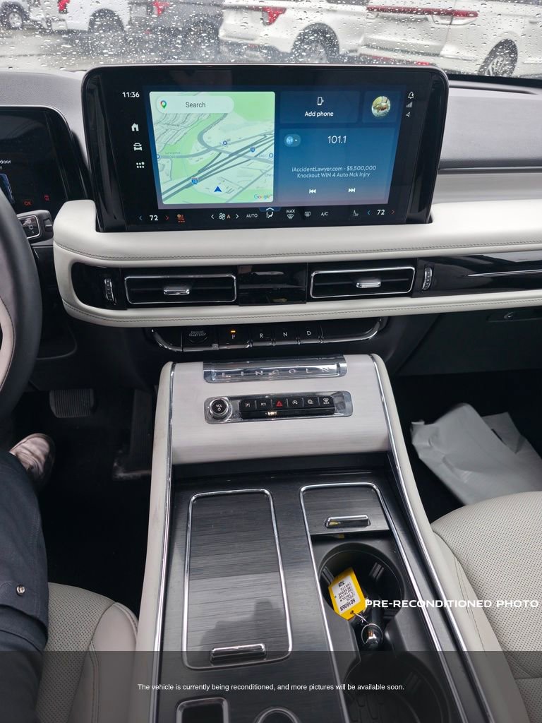 Used 2025 Lincoln Aviator Reserve AWD/4WD image 7