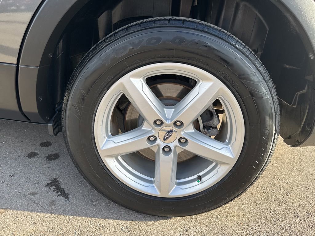 Used 2019 Ford Explorer XLT image 29