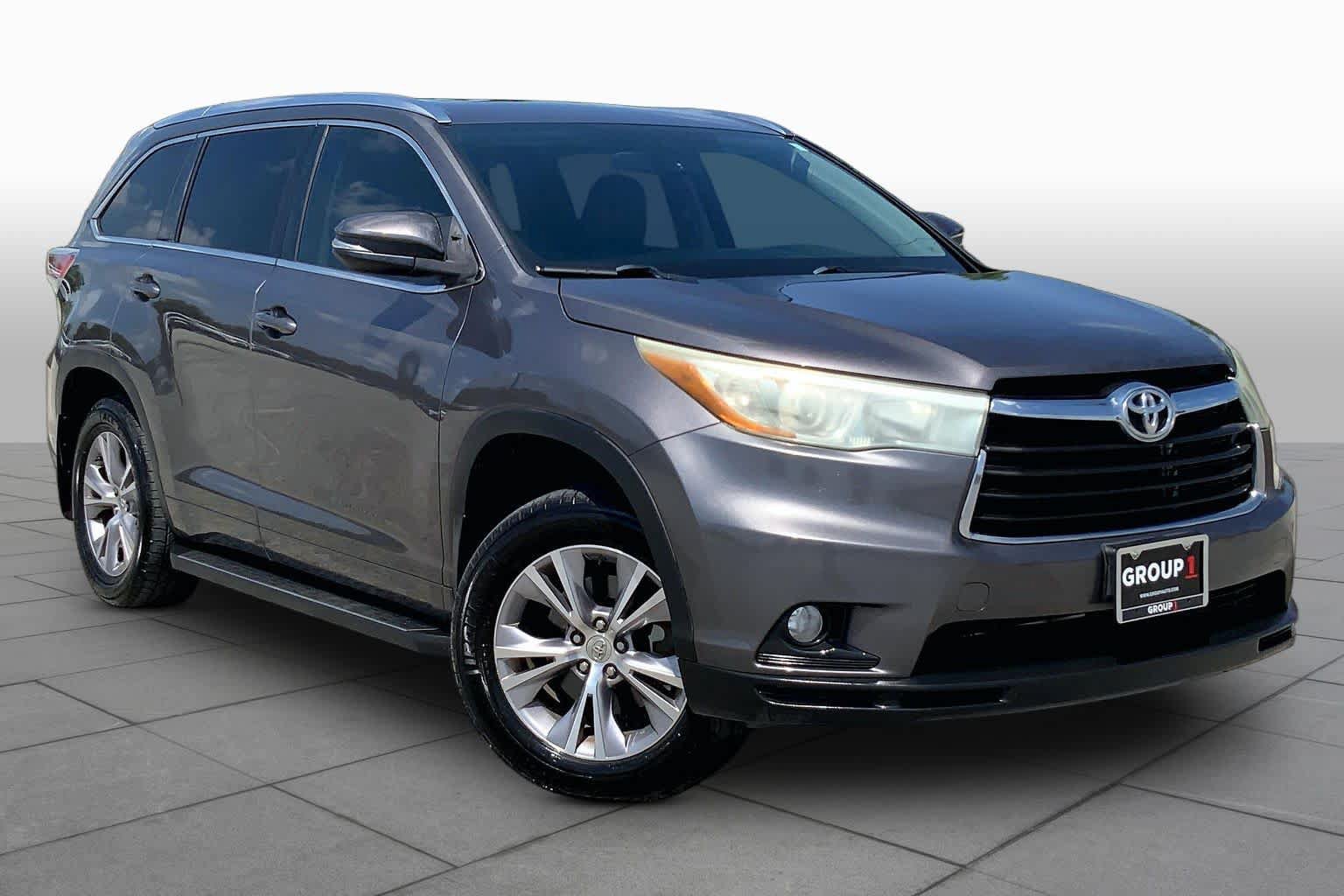 Used 2015 Toyota Highlander XLE FWD image 3