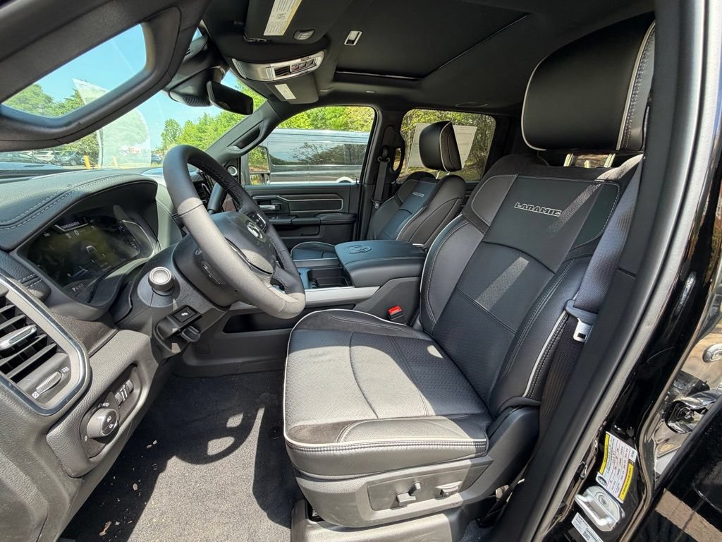 New 2026 RAM 3500 Laramie AWD/4WD image 15