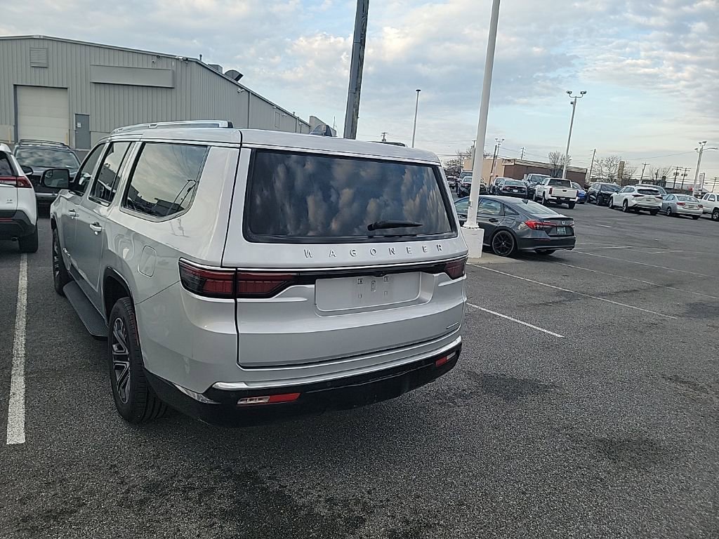 Used 2024 Jeep Wagoneer L Series II w/ Flexible Seating Group AWD/4WD image 6