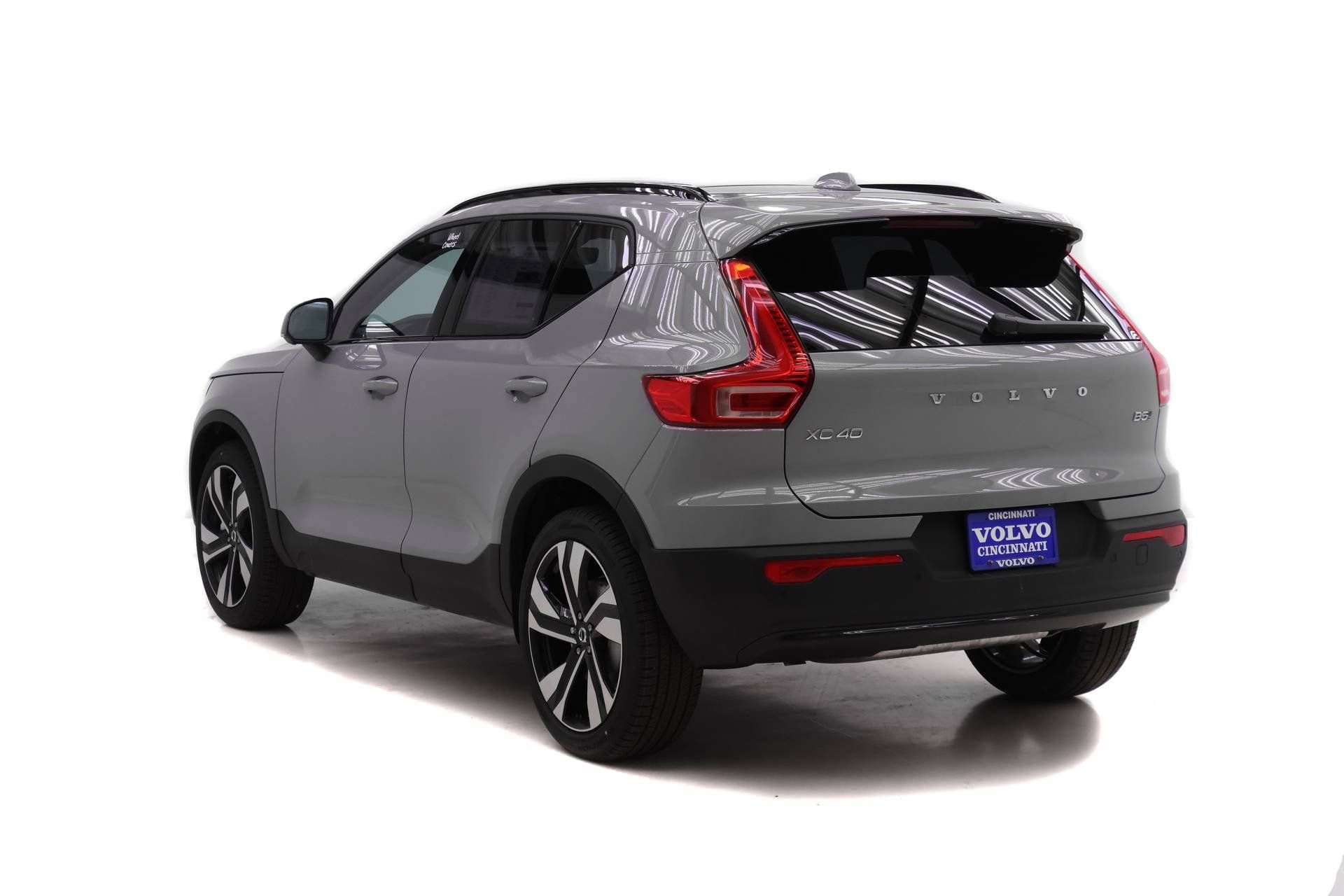 New 2026 Volvo XC40 B5 Plus w/ Protection Package Premier AWD/4WD image 4