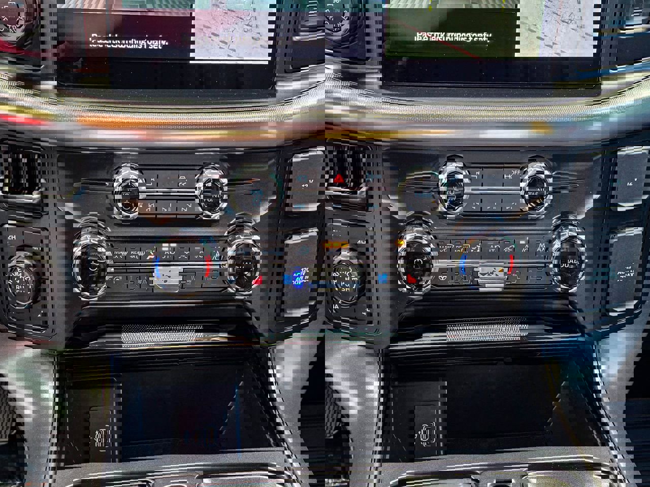 Used 2025 Ford F150 Lariat w/ Equipment Group 501A Mid AWD/4WD image 24