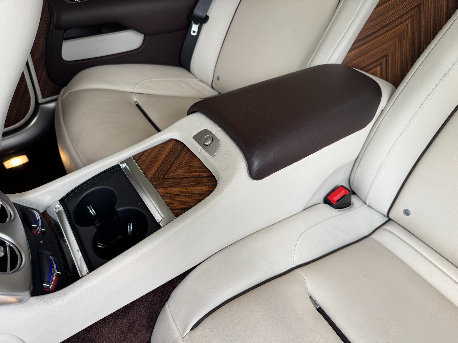 Used 2017 Rolls-Royce Wraith RWD image 36