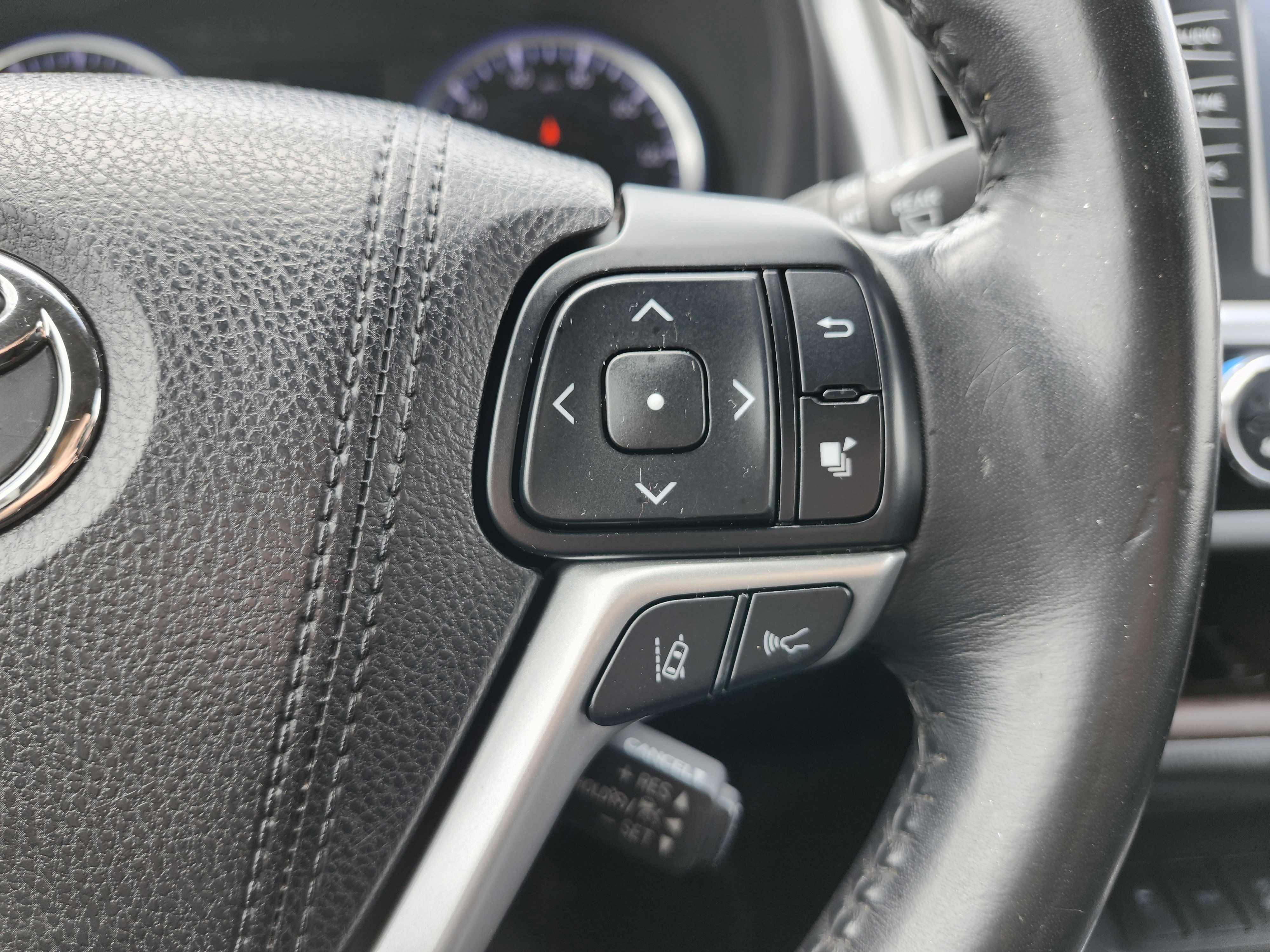 Used 2017 Toyota Highlander XLE image 38