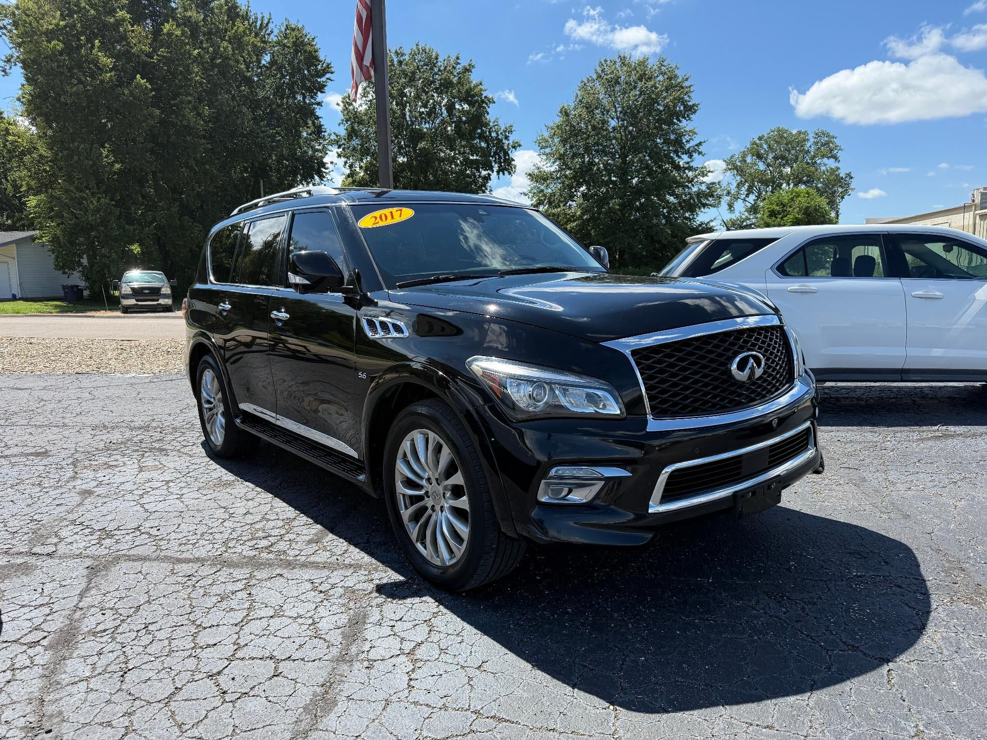 Used 2017 INFINITI QX80 4WD w/ Driver Assistance Package image 1