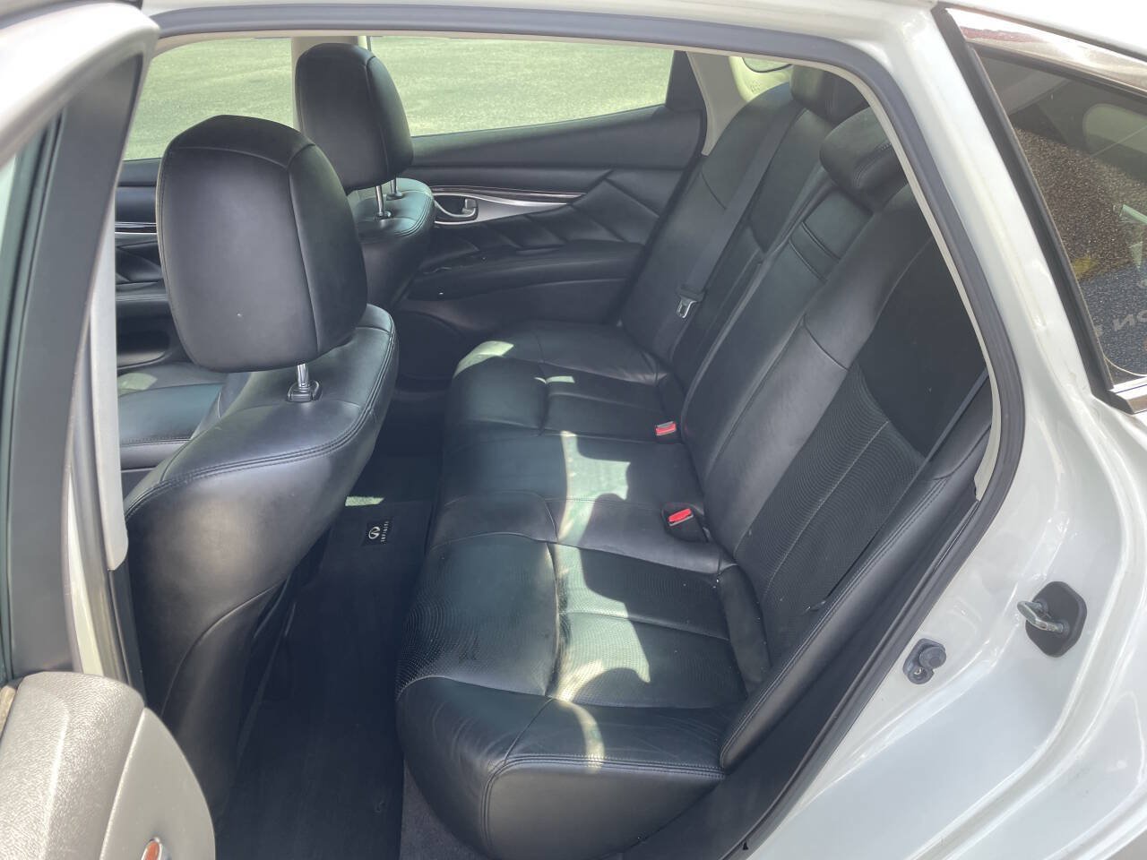Used 2013 INFINITI M37 w/ Premium Pkg RWD image 11