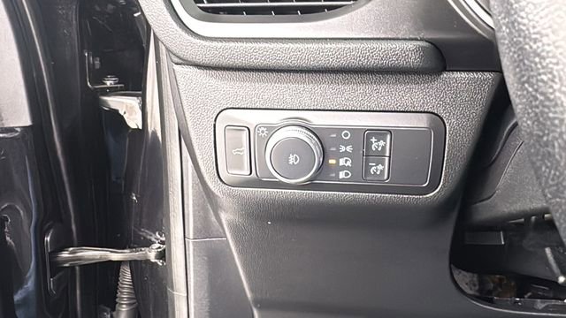 Used 2020 Ford Escape Titanium image 34