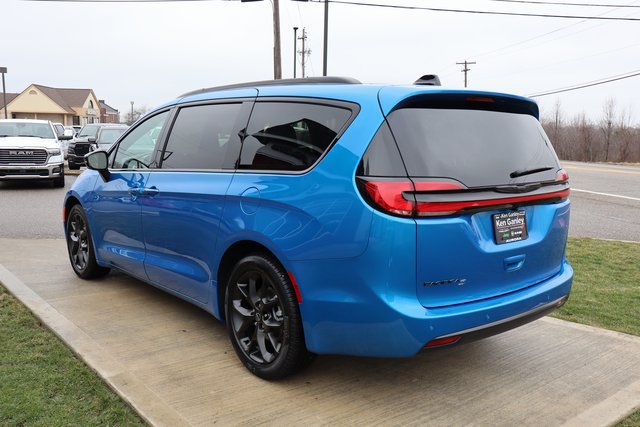 New 2026 Chrysler Pacifica Select w/ S Appearance Package FWD image 30