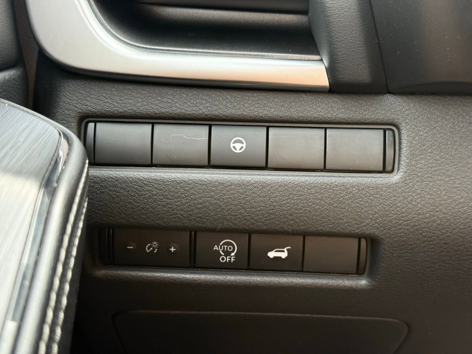 Used 2024 Nissan Rogue SV image 32