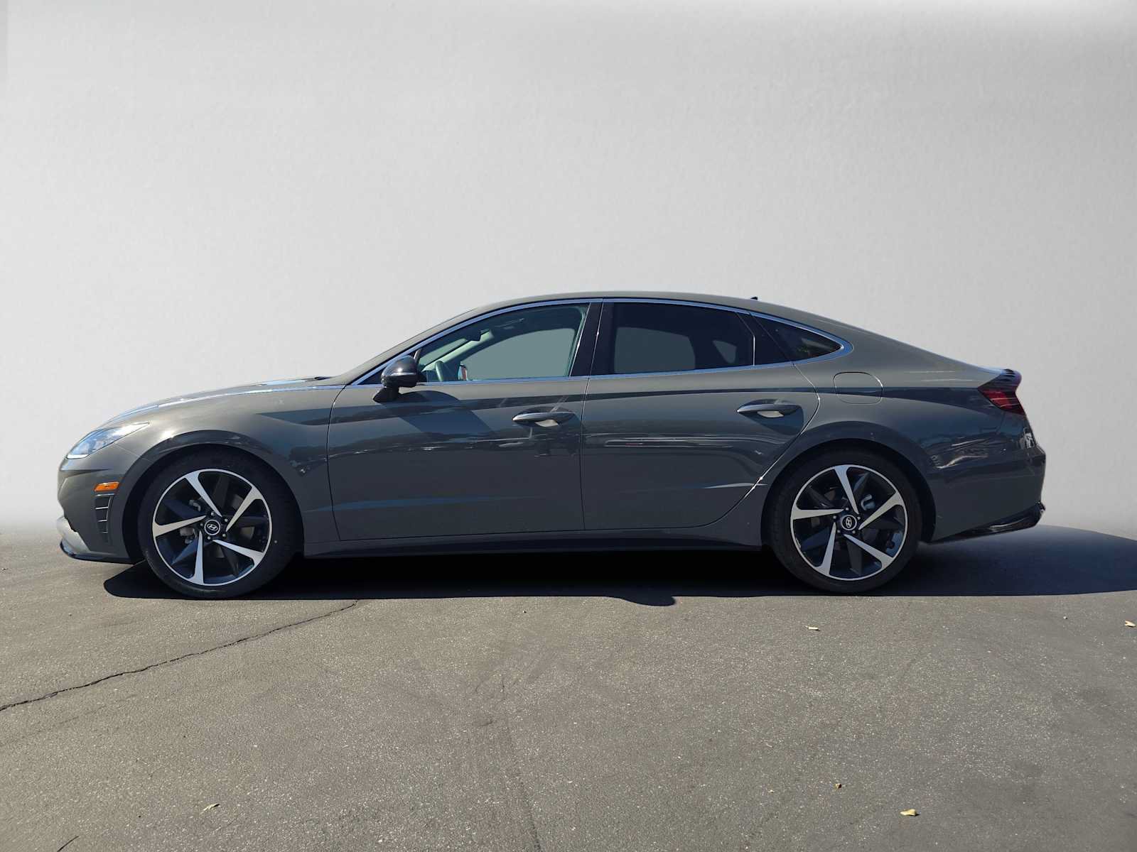Used 2022 Hyundai Sonata SEL Plus w/ Preferred Accessory Package FWD image 6