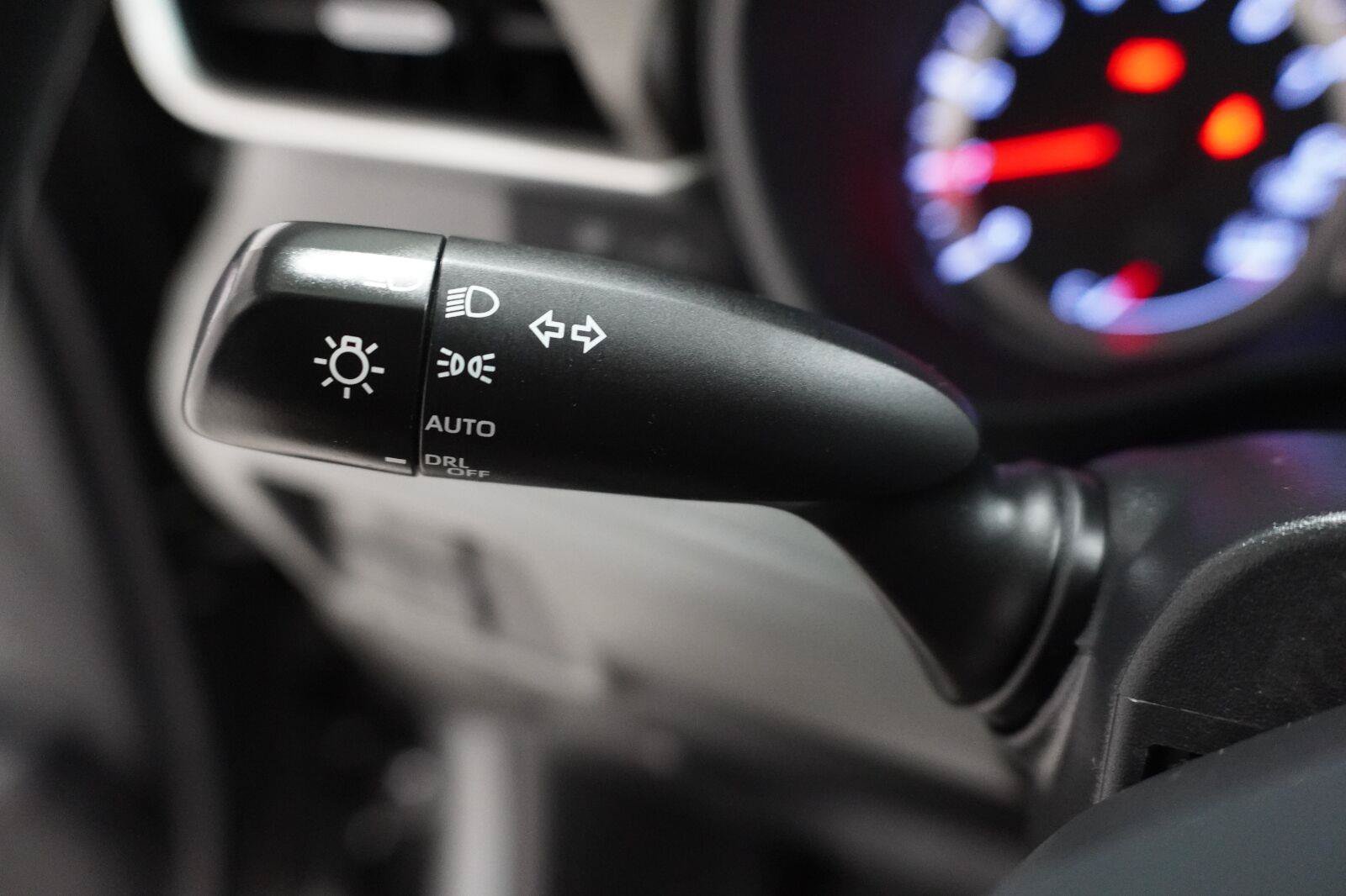 Used 2022 Toyota Highlander L FWD image 11