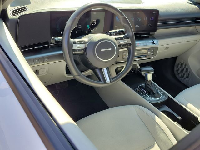 Used 2025 Hyundai Kona SEL FWD image 5