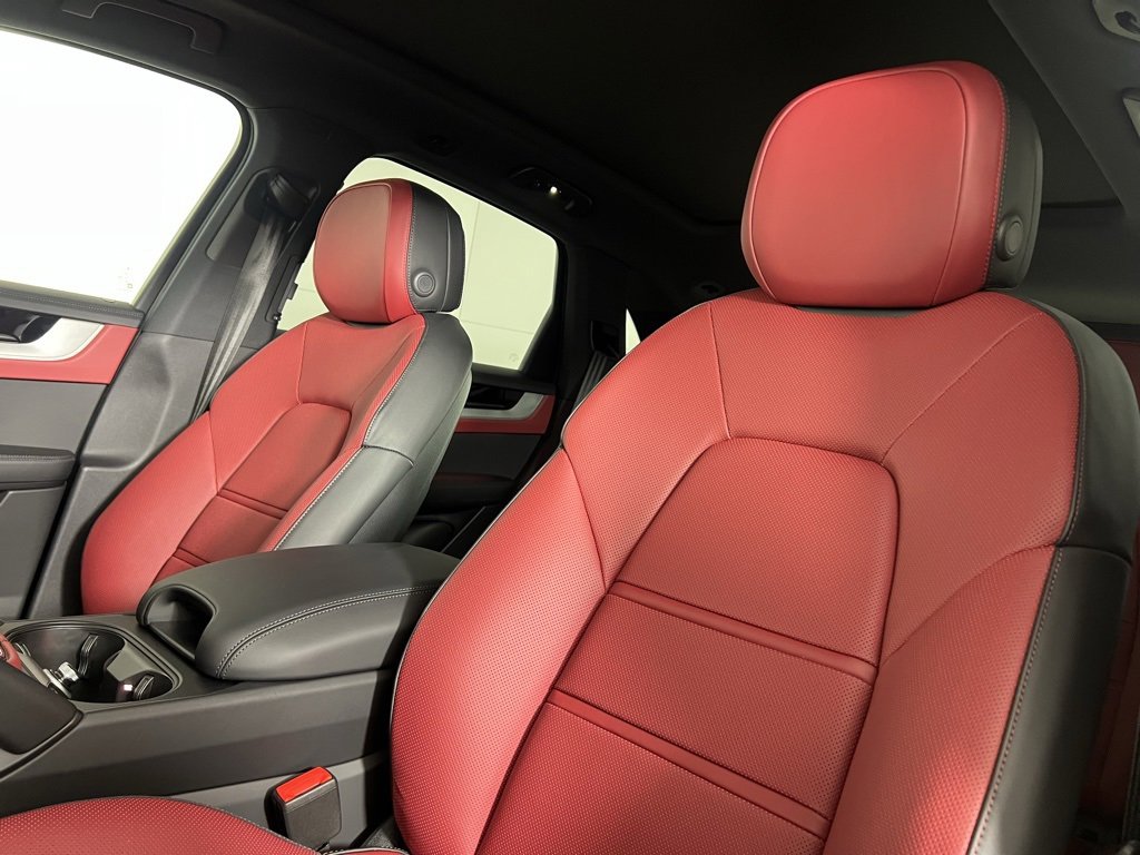 Certified 2026 Porsche Cayenne image 5