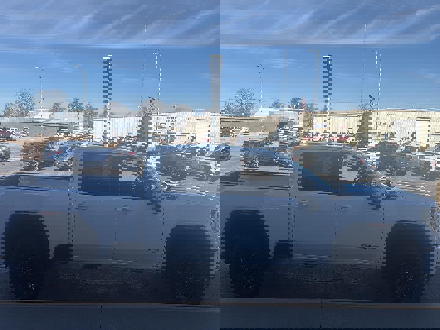 Used 2025 GMC Sierra 2500 AT4 image 6