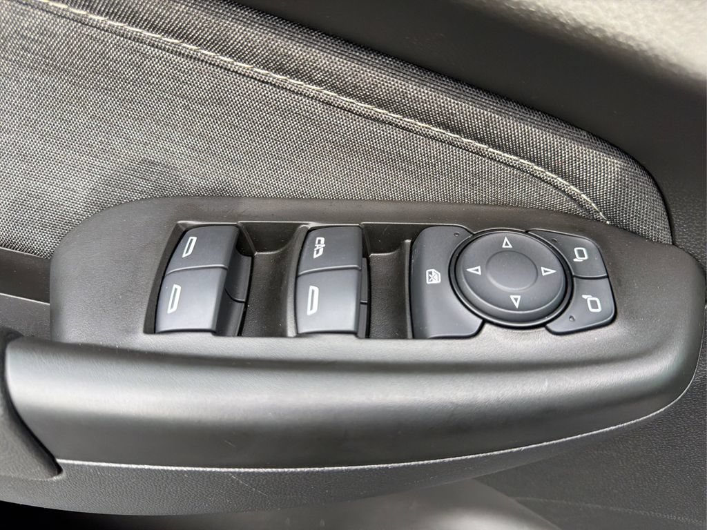 Used 2023 Chevrolet TrailBlazer ACTIV w/ Technology Package AWD/4WD image 32