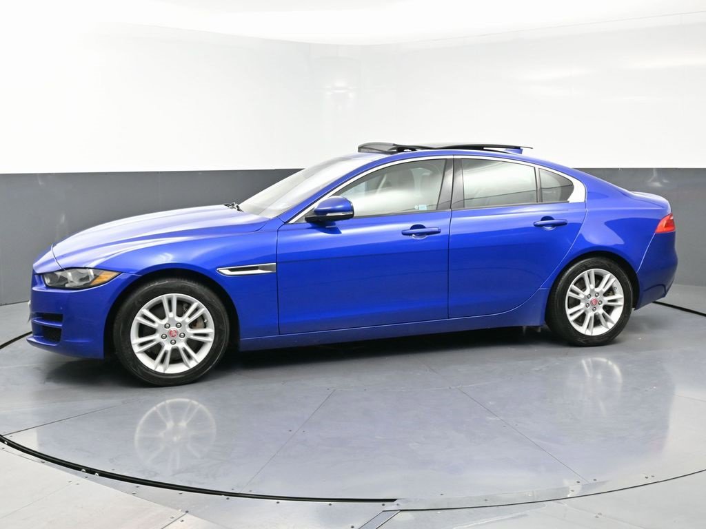 Used 2017 Jaguar XE Premium image 6